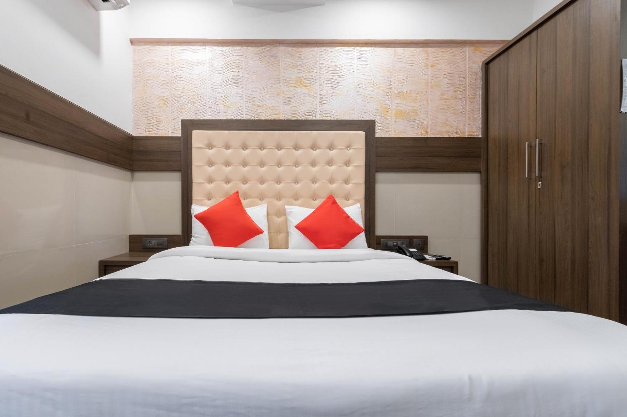 Hotel Super Collection O Nirvikalpa Ullāl Exteriér fotografie