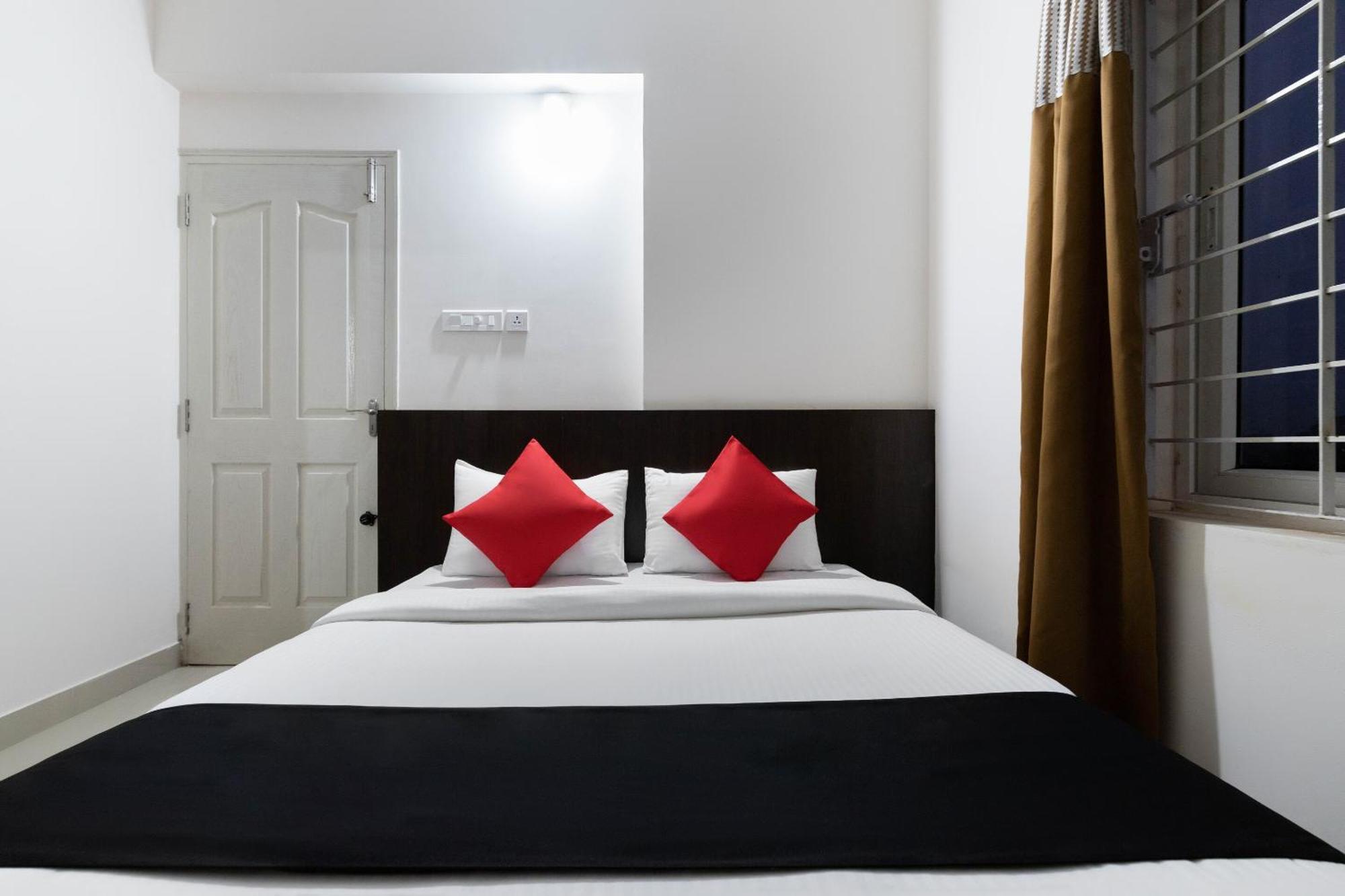 Hotel Super Collection O Nirvikalpa Ullāl Exteriér fotografie